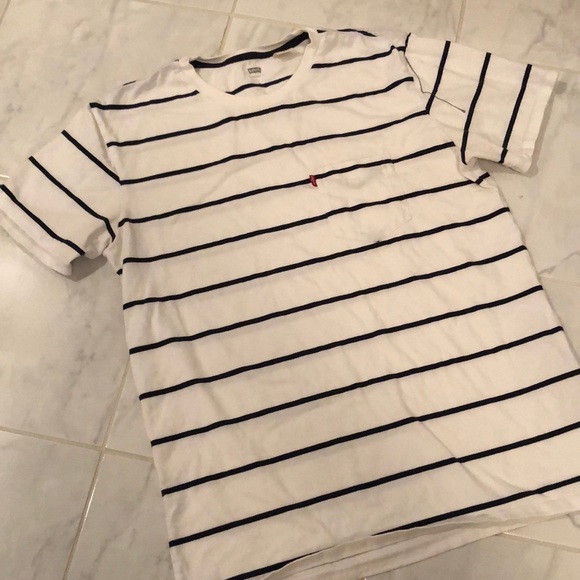 Levi’s men’s short sleeve T-shirt. Red tab. EUC! - Picture 1 of 5